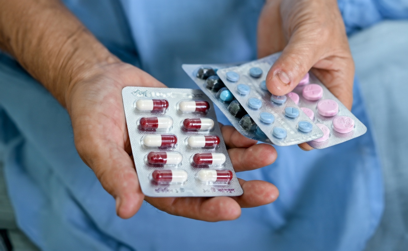৫টি সাধারণ ওভার-দ্য-কাউন্টার ওষুধ যেগুলোর ক্ষেত্রে ডাক্তাররা অতিরিক্ত সতর্কতা অবলম্বন করেন — এবং কেন আপনিও করতে পারেন