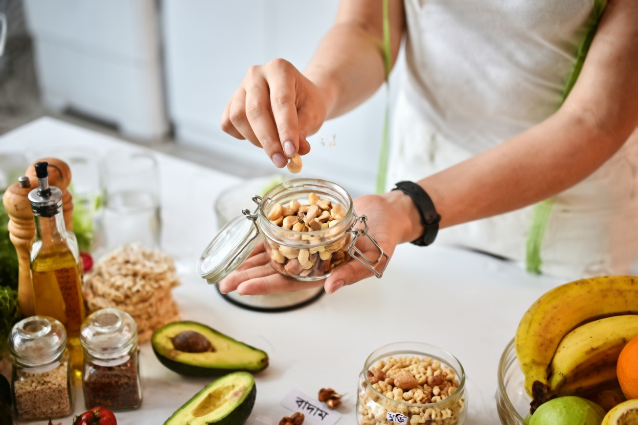 দীর্ঘমেয়াদি সুস্থতার অভ্যাসে সহায়তার জন্য বয়স্করা প্রতিদিন খাদ্যতালিকায় রাখতে পারেন এমন ছয়টি দৈনন্দিন বাদাম