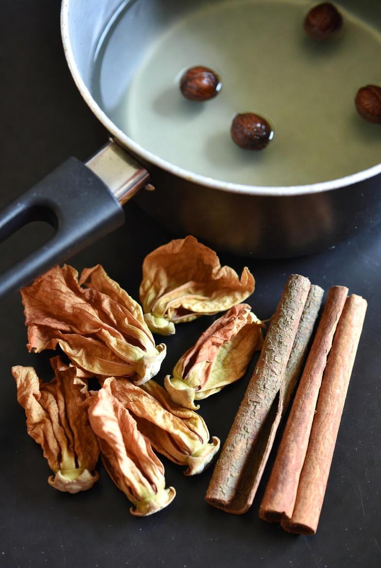 দারুচিনি ও লবঙ্গসহ হিবিস্কাস চায়ের চমকপ্রদ স্বাস্থ্য উপকারিতা আবিষ্কার করুন